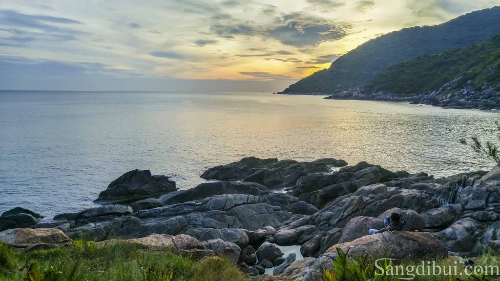 Cẩm nang du lịch Đà Nẵng - Bãi Đá Đen