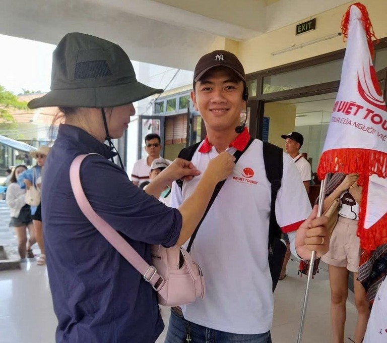 Đội ngũ nhân viên công ty luôn phục vụ khách tận tình, chu đáo.