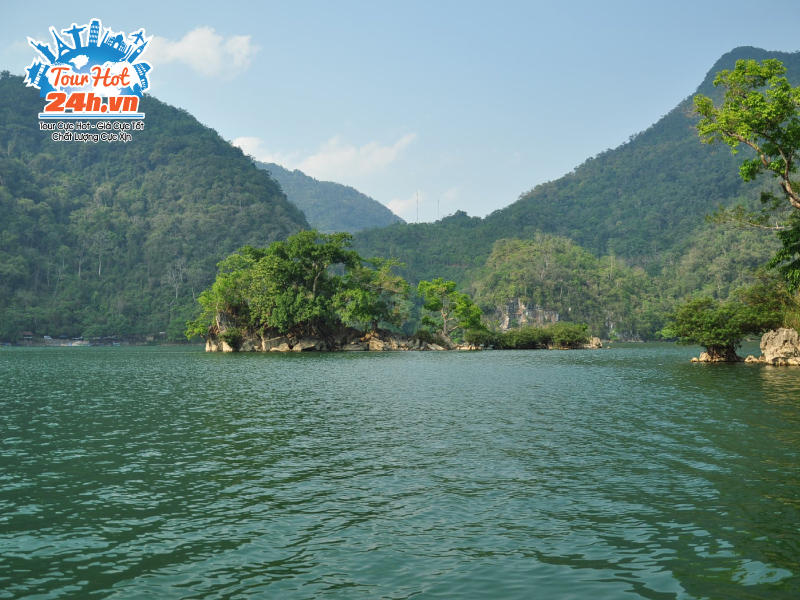 ho-ba-be-vien-ngoc-xanh-cua-bac-kan