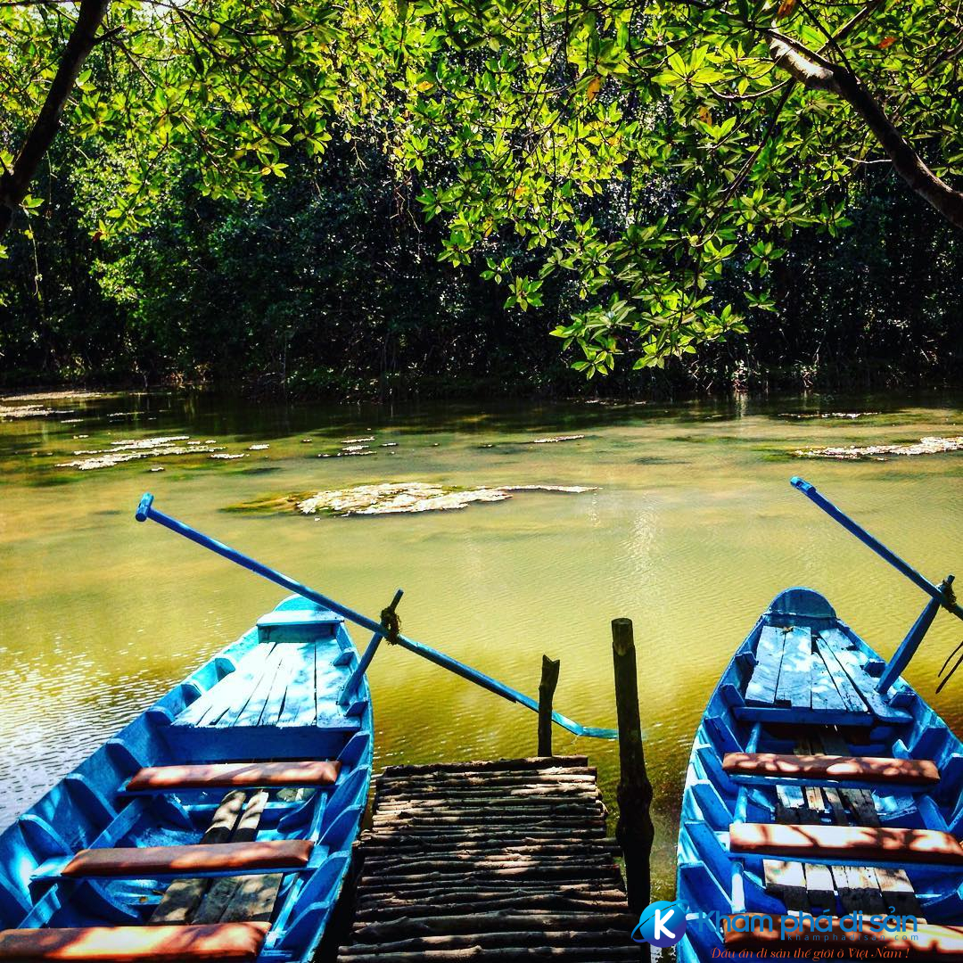 đi thuyền ở Vàm Sát