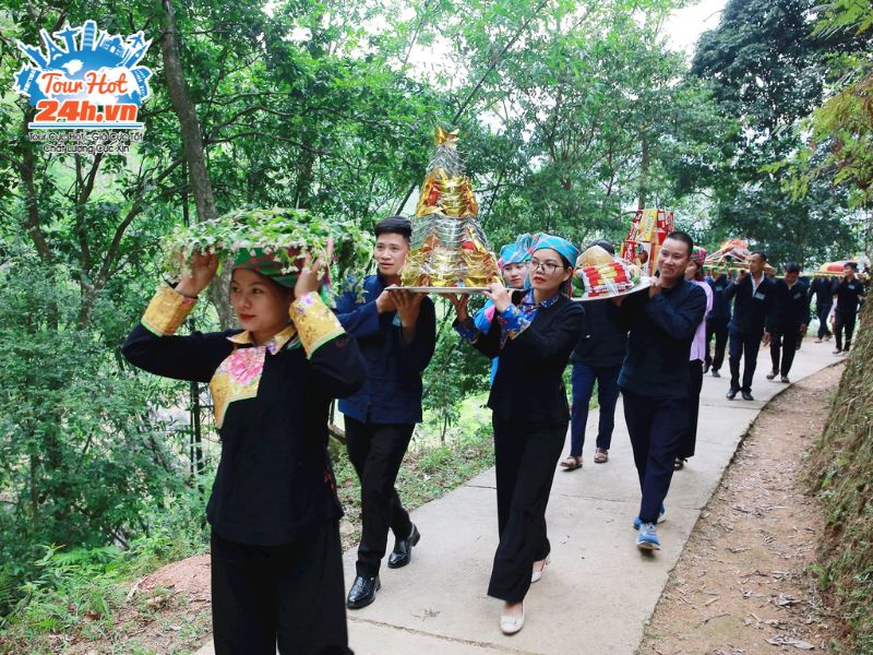 nghi-le-Cho-tinh-khau-vai