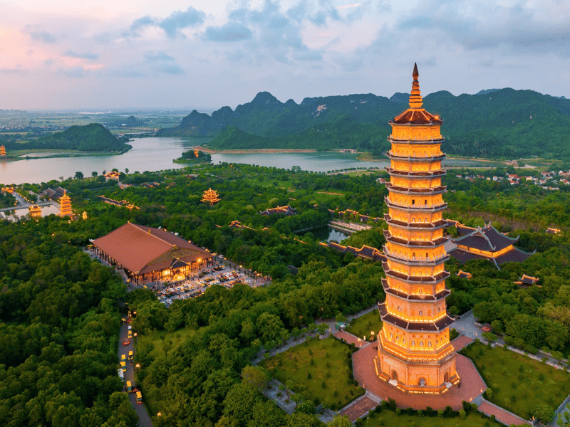 nhung-ngoi-chua-mien-bac-linh-ung-3